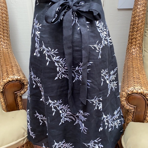 Sleeveless Black Embroidered dress 6 - Picture 9 of 13